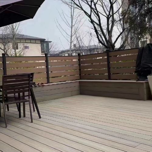嘉兴庭院共挤压花塑木地板围栏整体制作案例