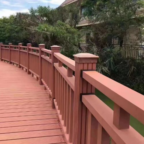 嘉兴别墅区河边塑木栈道护栏扶手施工案例